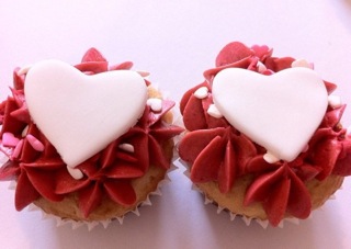 Mels_heart_cupcakes_2