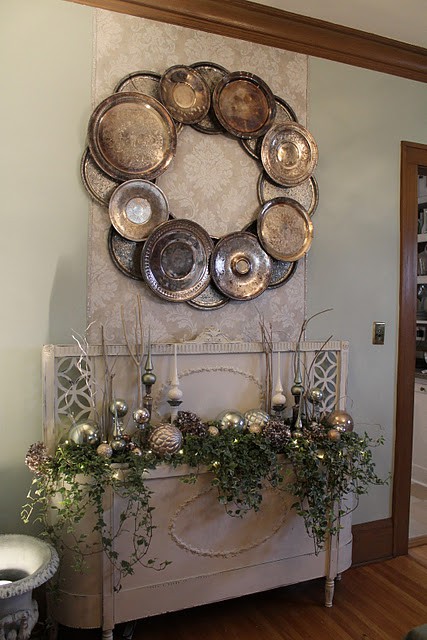 Wreath_of_silver_platters